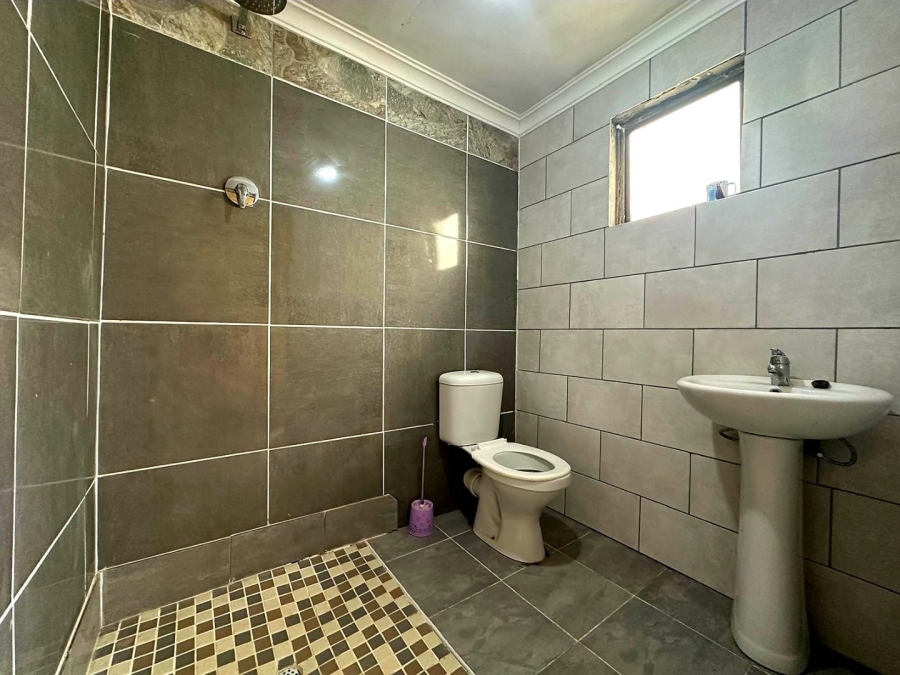 5 Bedroom Property for Sale in Mdantsane Nu 17 Eastern Cape